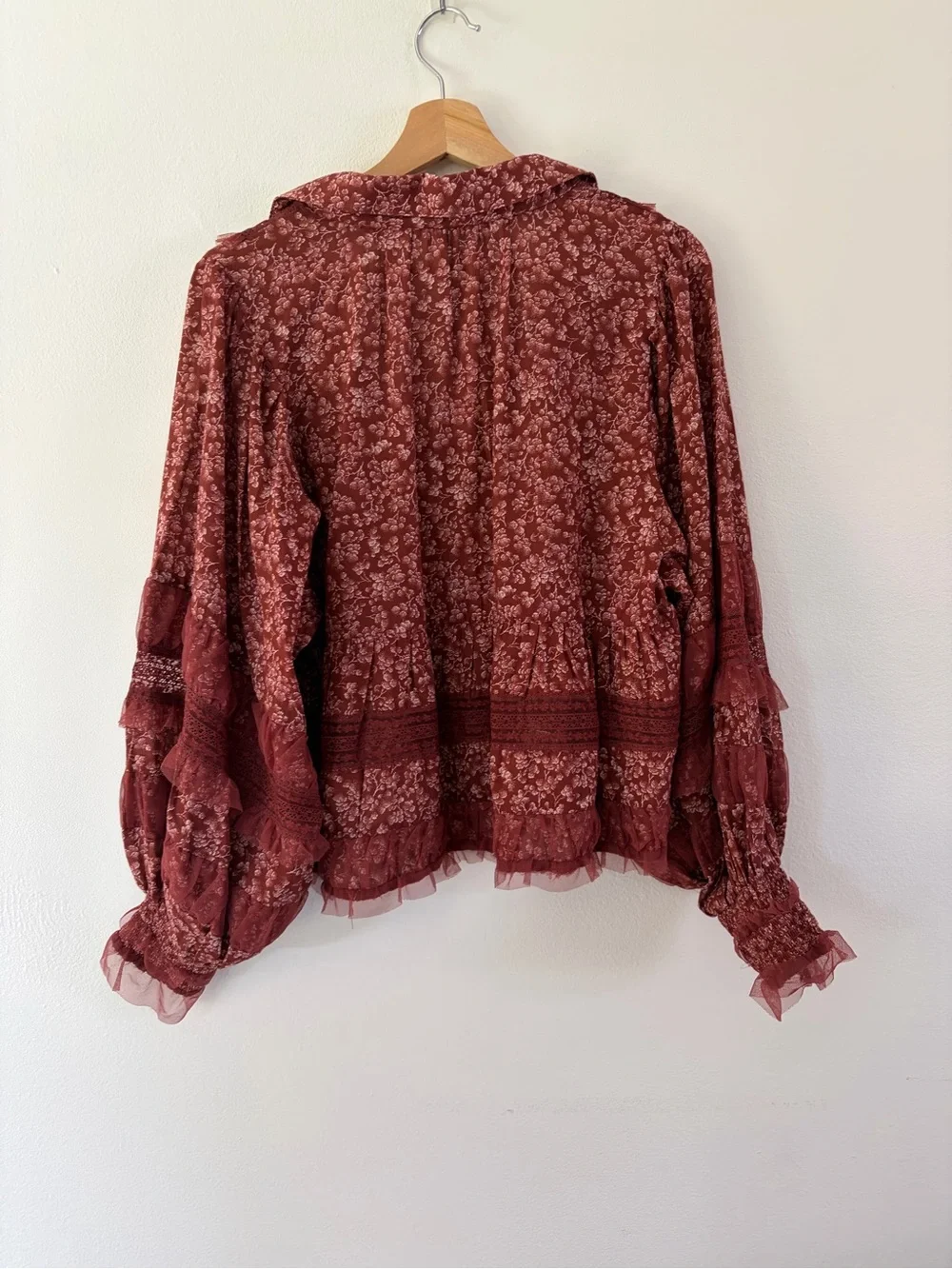 By Antropologie Ruffled V-Neck Popover Balloon Sleeve Red Floral Boho Blouse